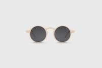 Blanco con lentes negras