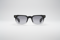Negro con lentes blancas