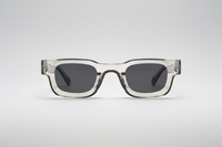 Transparente con lentes oscuras