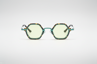 Leopardo con lentes verdes