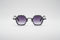 Oreo con lentes moradas