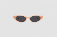 Beige con lentes negras