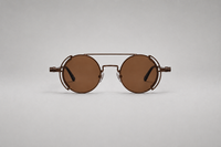 Bronce con lentes marrones