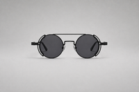 Negro con lentes gris oscuro