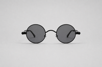 Negro con lentes gris oscuro