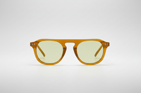 Mostaza con lentes verdes