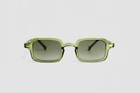 Verde con lentes oscuras